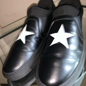 🔥🔥🔥💯Authentic Givenchy black star slip on.🔥🔥